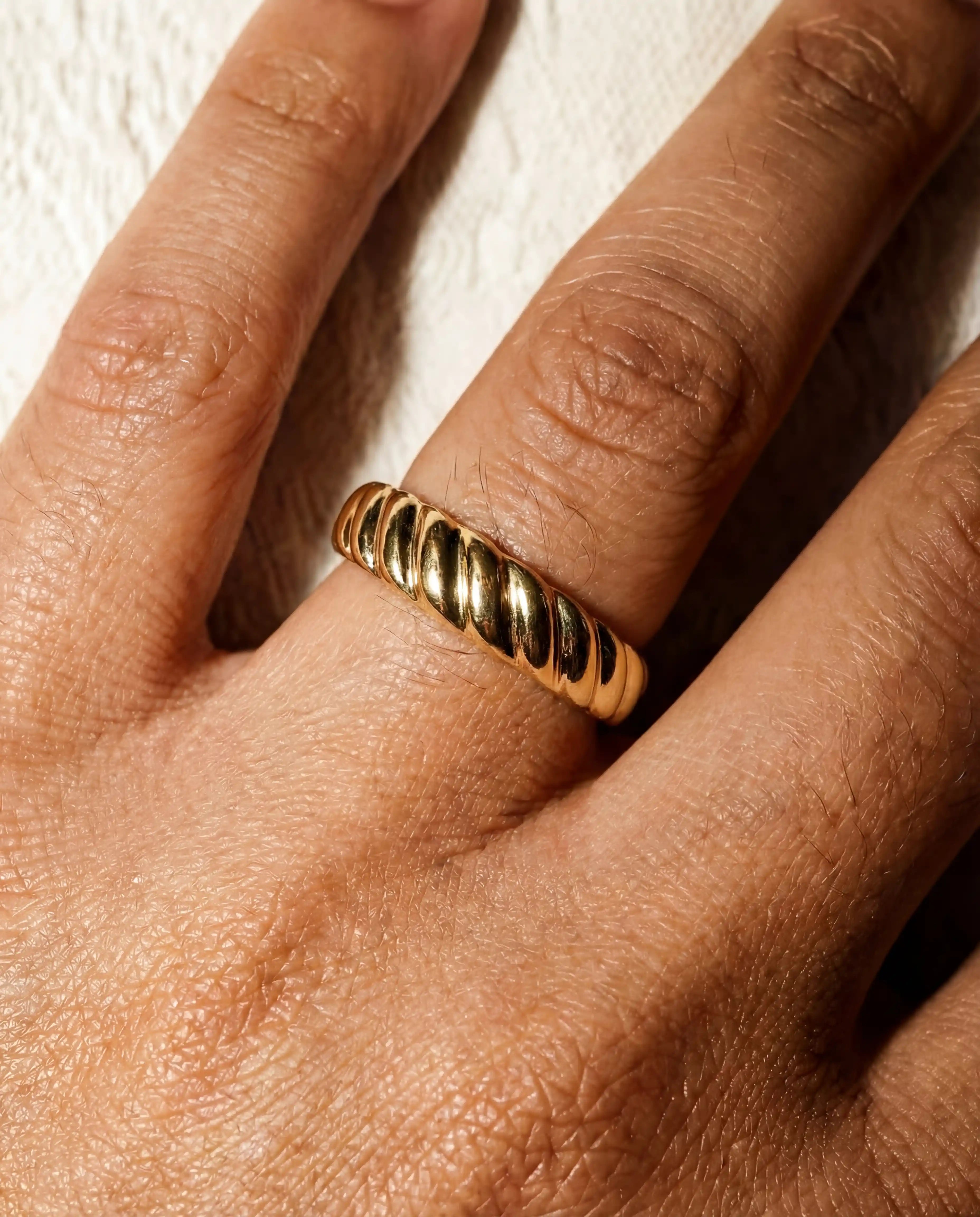 Thin Croissant Ring