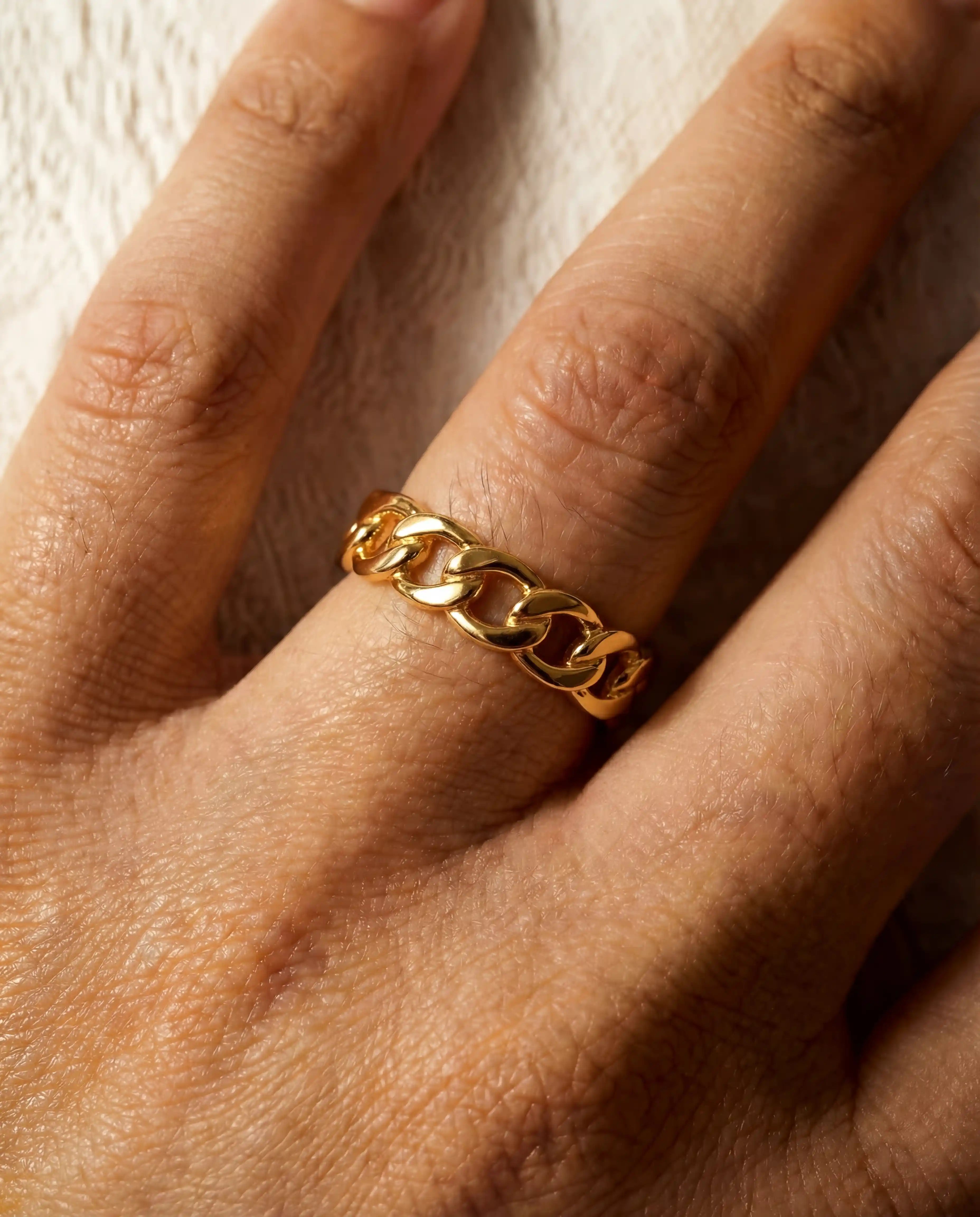 Bold Curb Chain Ring