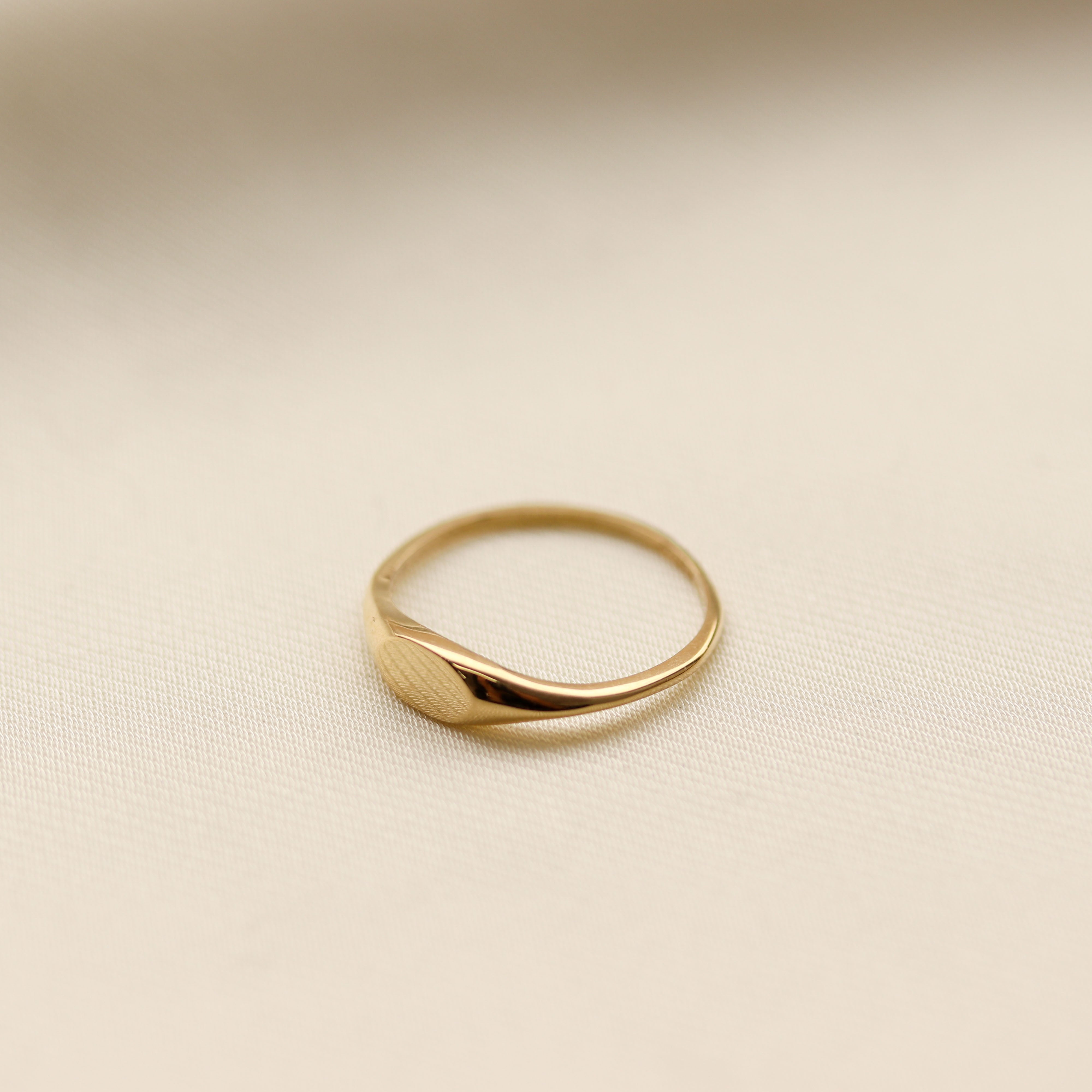 Thin Signet Ring – Design Gold Jewelry