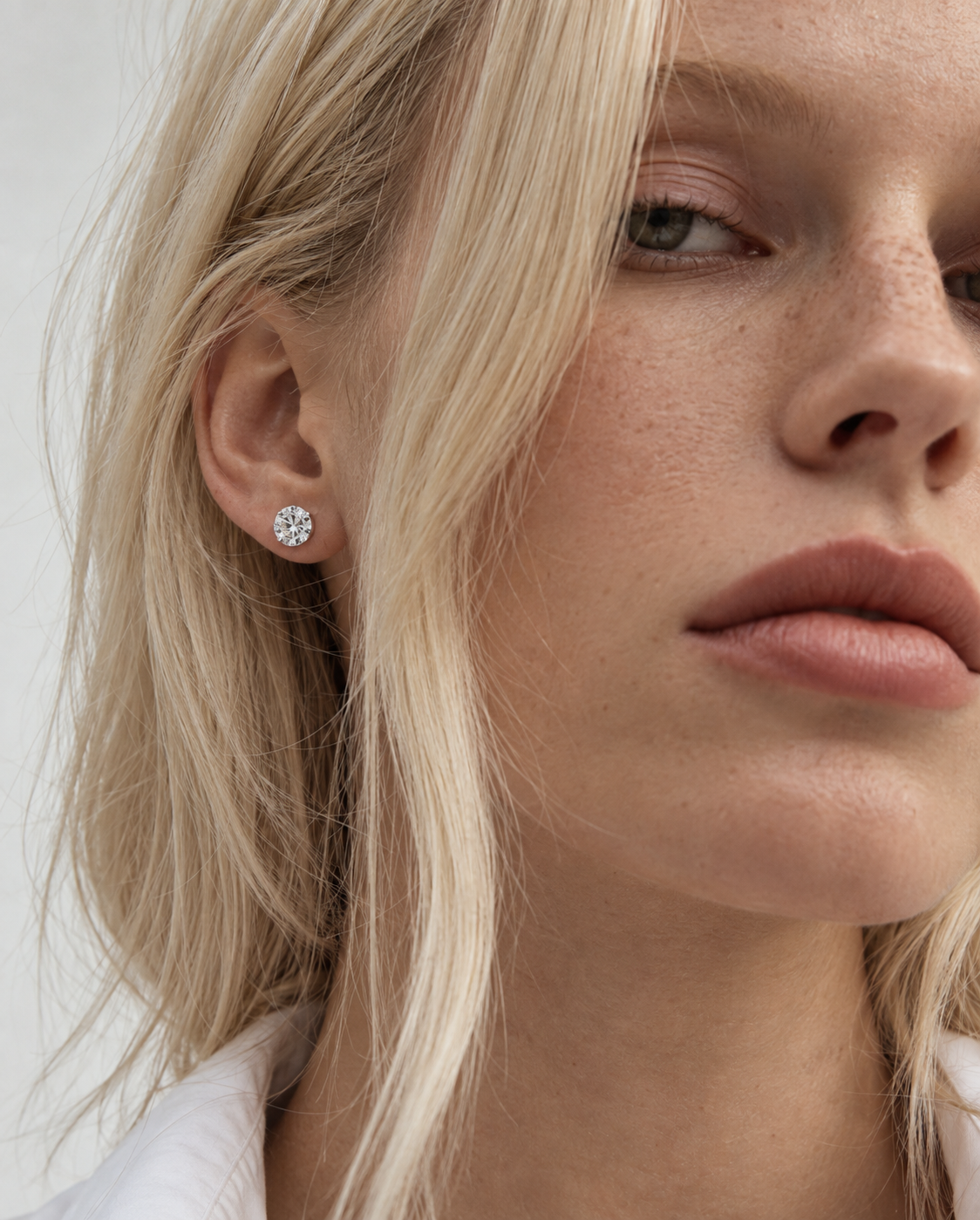 Sila Stud Earrings