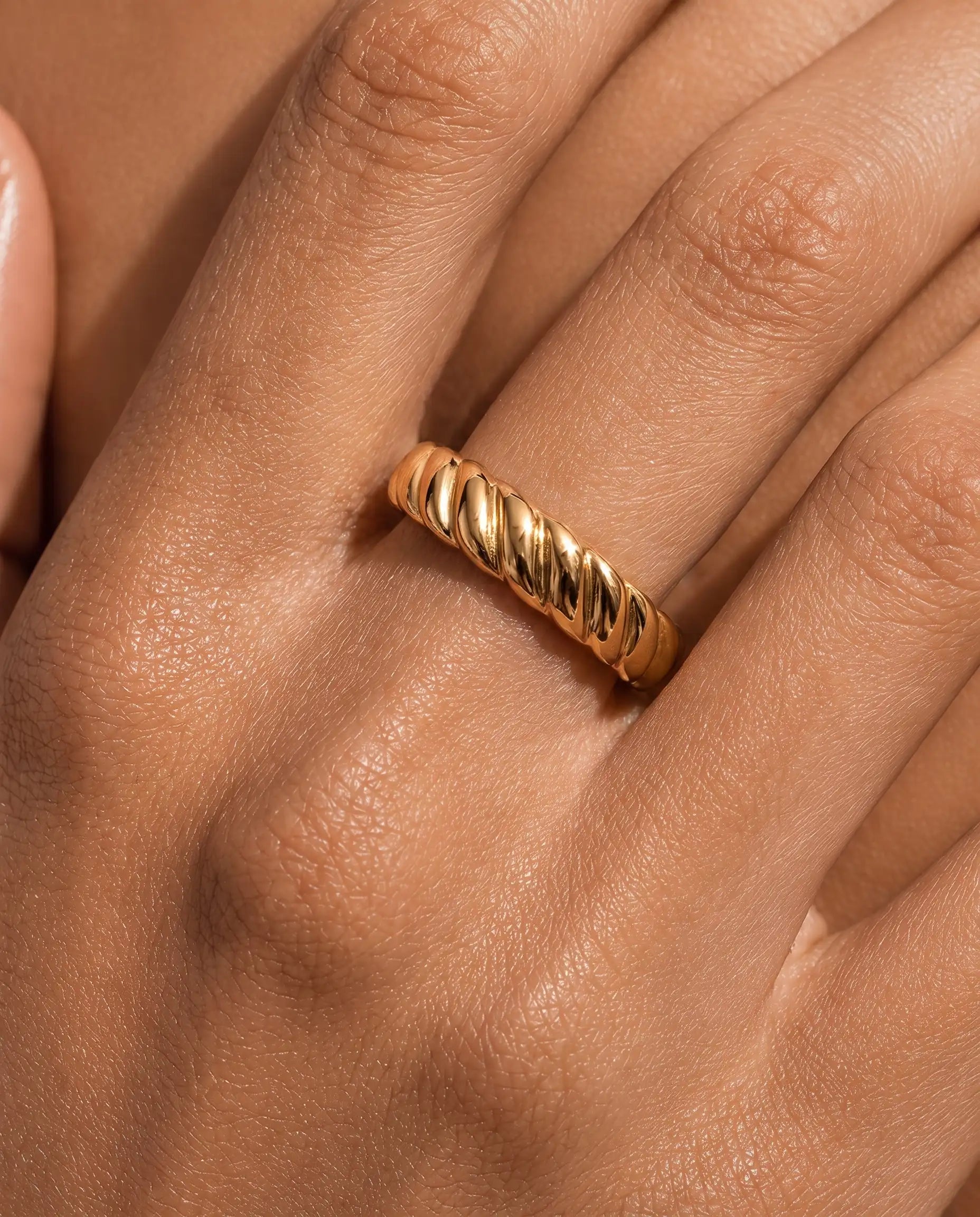 Thin Croissant Ring
